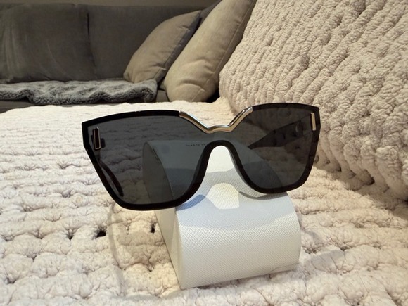 Prada Sunglass - Picture 3 of 16